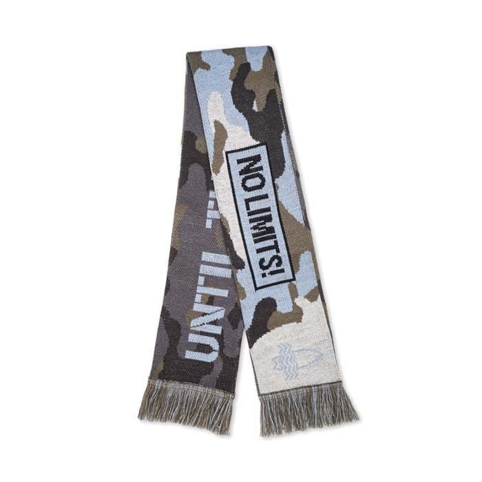 Écharpe jacquard double épaisseur en acrylique avec votre motif multicolore personnalisé.